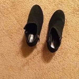 Black med heels shoes
